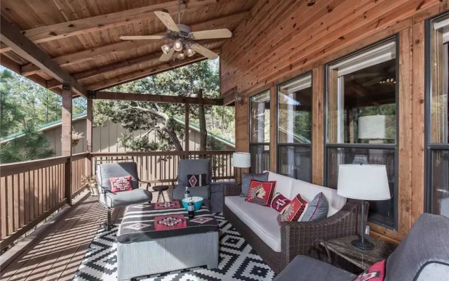 Upper Canyon Lodge - Four Bedroom Cabin with Hot Tub