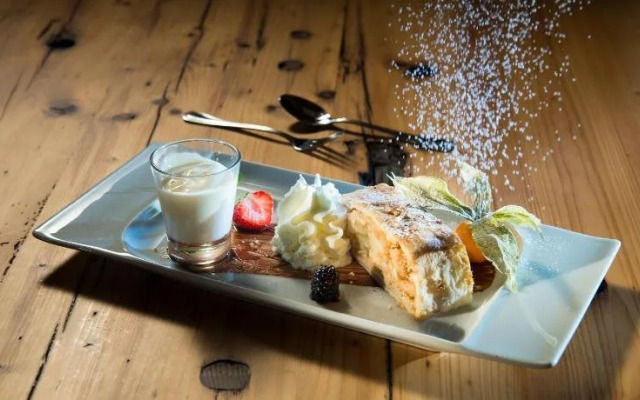 Bellaval Hotel & Restaurant