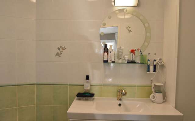 Air-conditioned villa with heated pool, guesthouse and stunning views