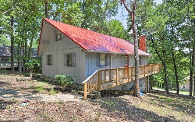 Beautiful Home With Mountain-view Deck + Smart TV