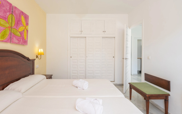Hotel Playamaro