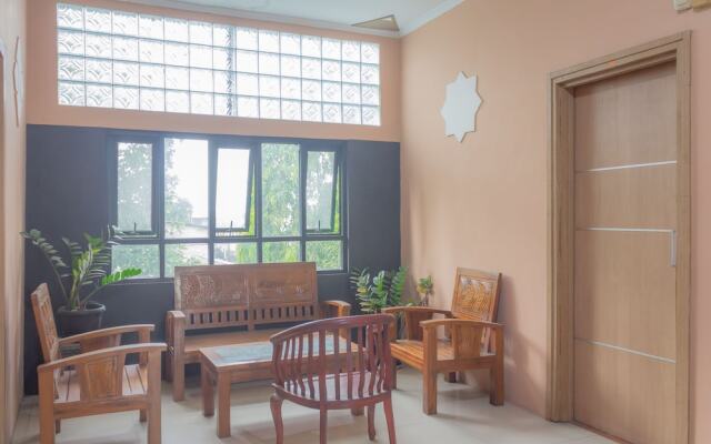 Pelangi Guest House by OYO Rooms