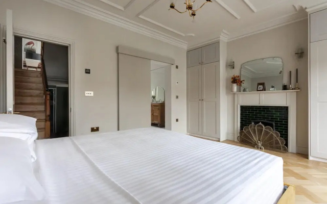 Macfarlane Road II by Onefinestay