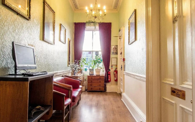 Cumberland Hotel