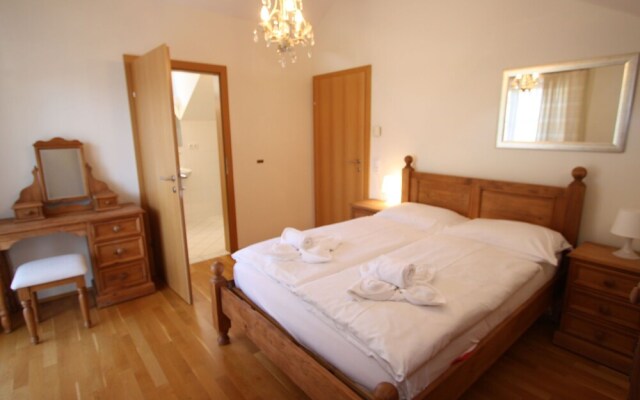 Cozy Apartment in Rauris near Forest