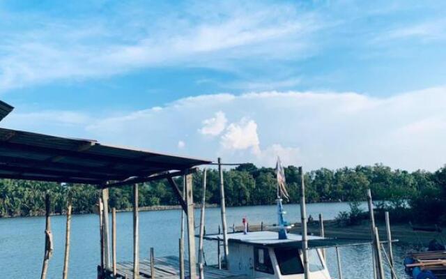 Rumah Tepi Sungai @KB