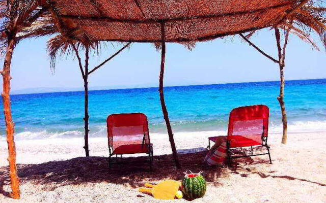 Salonikiou Beach Deluxe Apartments