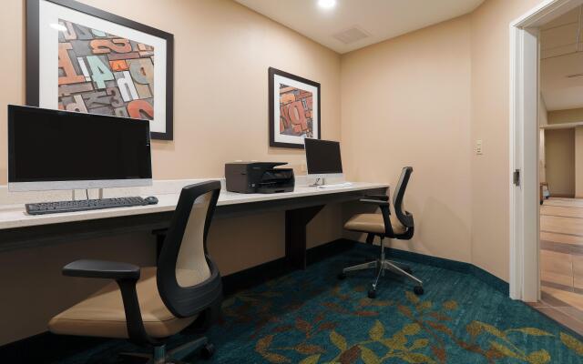 Candlewood Suites Lenexa - Overland Park Area