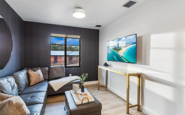 Lux Retreat By Renzzi