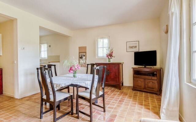 Secluded Holiday Home in Rustrel With Swimming Pool