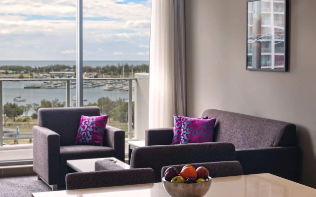 Meriton Suites Southport, Gold Coast