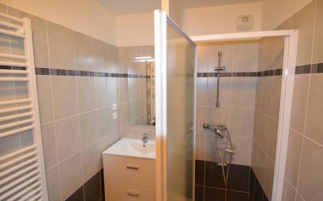 Apartment 4 persons with balcony near tramway Port of Nice district