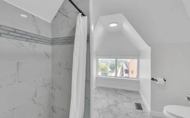 Brikctoria 1100 5 Bedroom Home