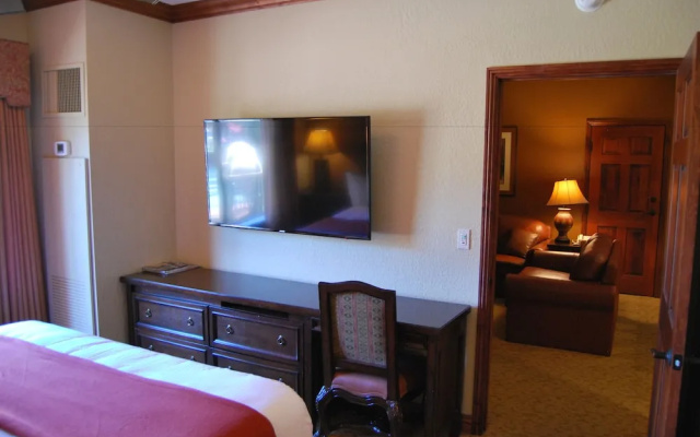 White Pines 1-BD at Westgate - Red Pine