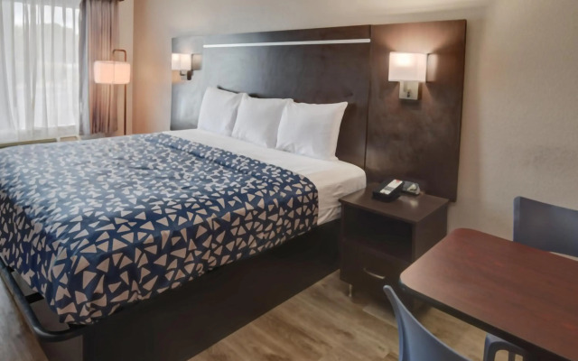 Econo Lodge Sevierville-Pigeon Forge on the River