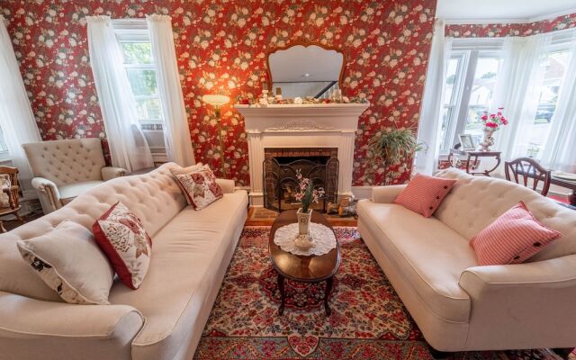 The Bella Victoria- Adult Only