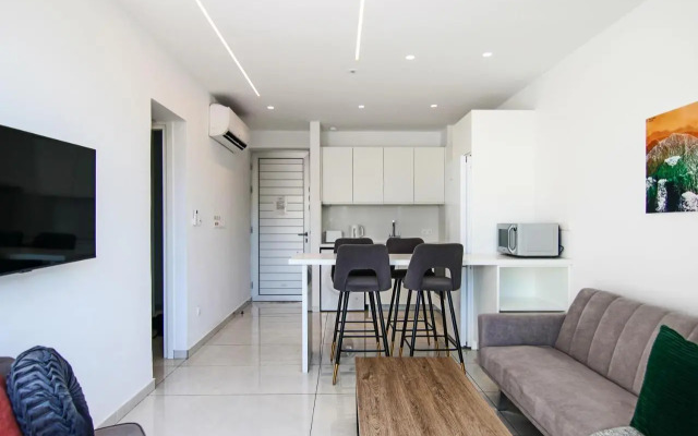 Phaedrus Living - Seaside Executive Flat Harbour 203