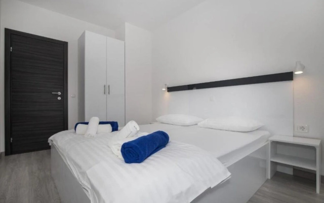 Jakov - Modern and Cosy With Pool - B2