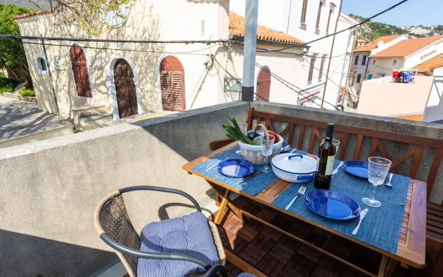 Adorable Holiday Home Located Near the Beach