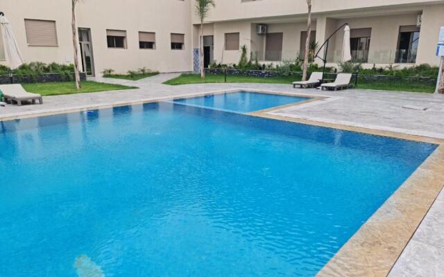 Appartement neuf avec piscine à 300m de la plage!