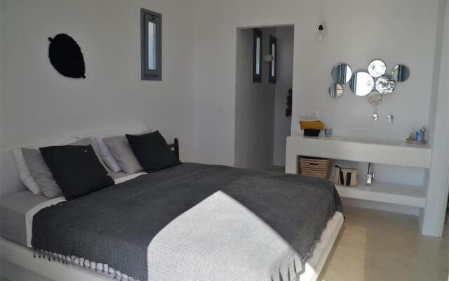 The Hedonist Square cycladic house with sea view