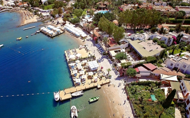 Le Petit Manoir Hotel