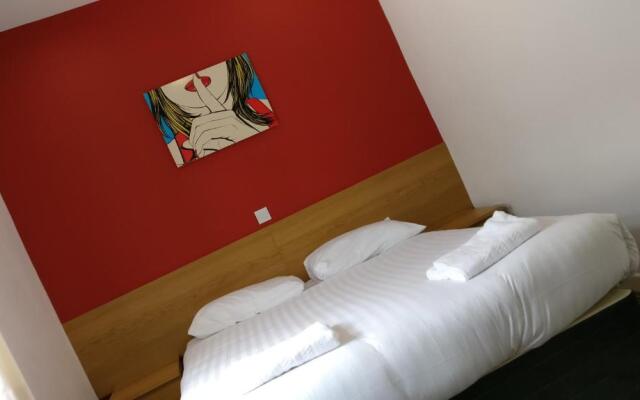 OYO Wave Crest Hotel