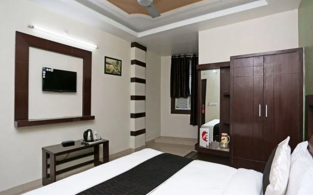 Hotel B R International by OYO Rooms