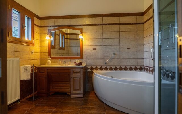 Paul's American Mansion- Volos suburb