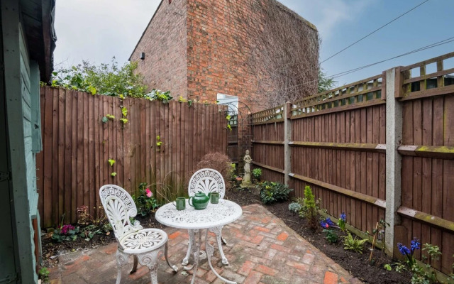Exclusive Home in Acton by Underthedoormat