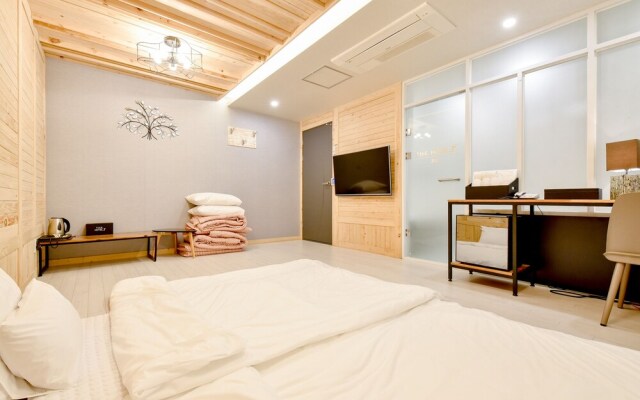 The SWEET Hotel