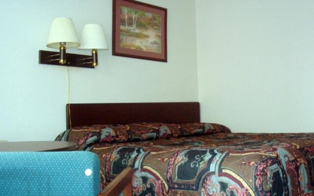 Travel Inn Dekalb