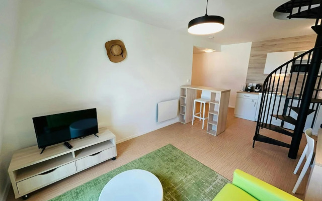 We Live In R - Duplex 504