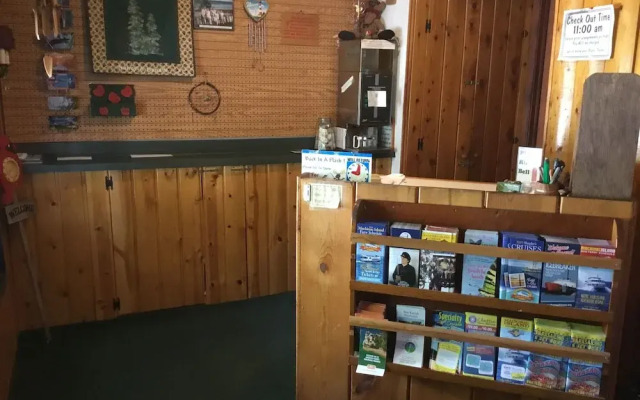 Pines Motel