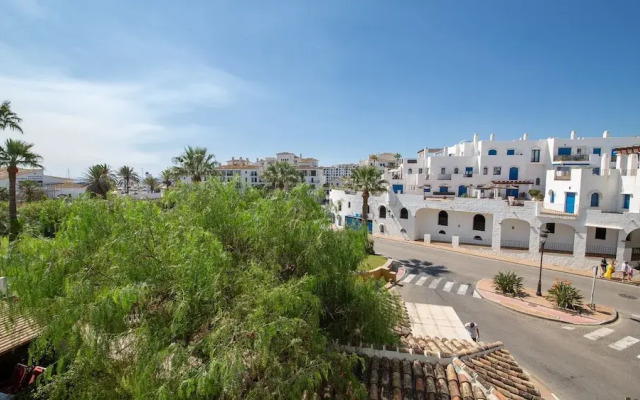 Lovely 2-bed Apartment in Marina de la Duquesa