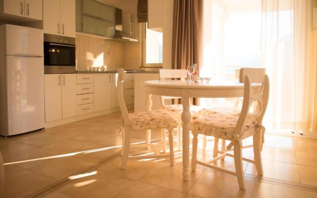 Fashion Beach Apartments