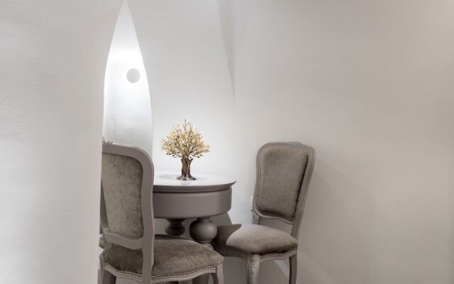 Oia Treasures Art Suites