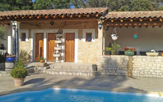 Attractive Holiday Home in Uchaux France With Private Pool