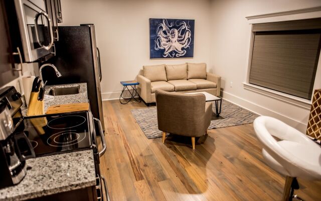493 King Luxury Suites