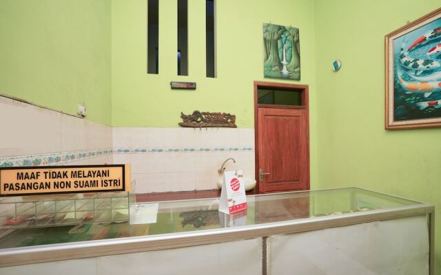 Penginapan Anggrek Syariah 1 by OYO Rooms