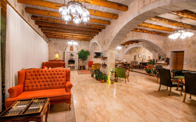Hera Cave Suites