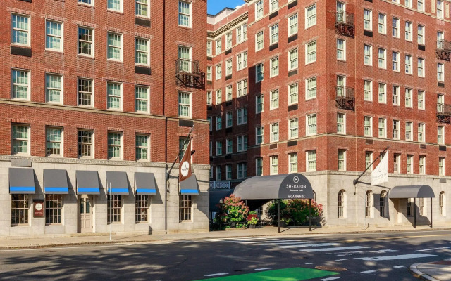 Sheraton Commander Hotel