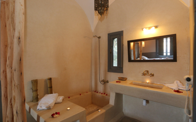 Shems Moon Lodge & Spa