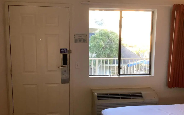 Motel 6 Carlsbad Downtown