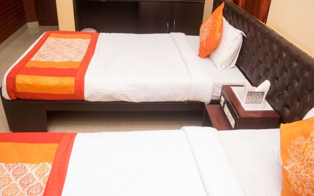 OYO 7533 Rossa Hospitality CL 164