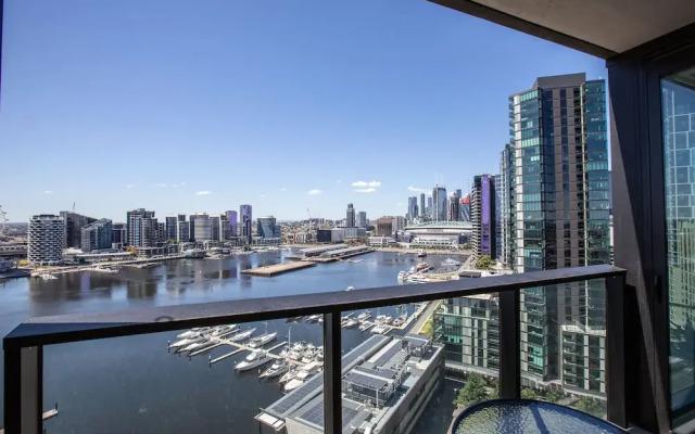 Central Melbourne 2br2bt APT on Collins St+parking