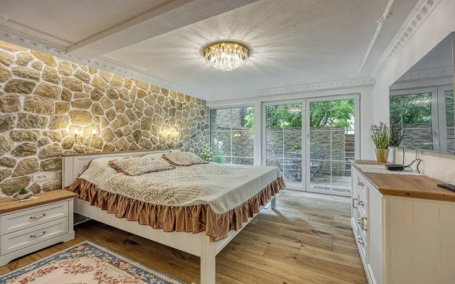 Royal Garden Suite