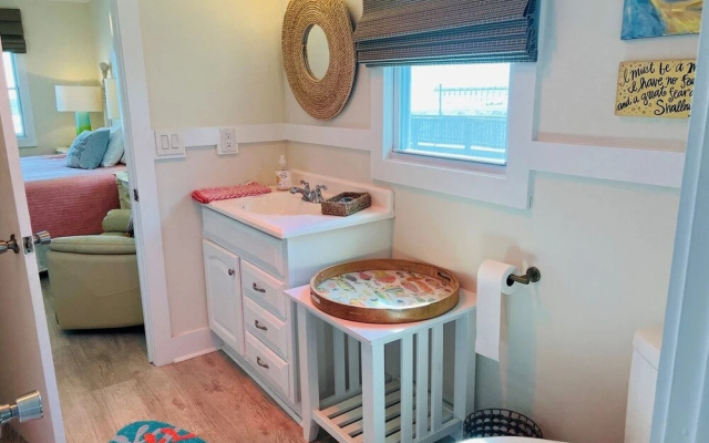 Salty Paradise 4 Bedroom Home by RedAwning