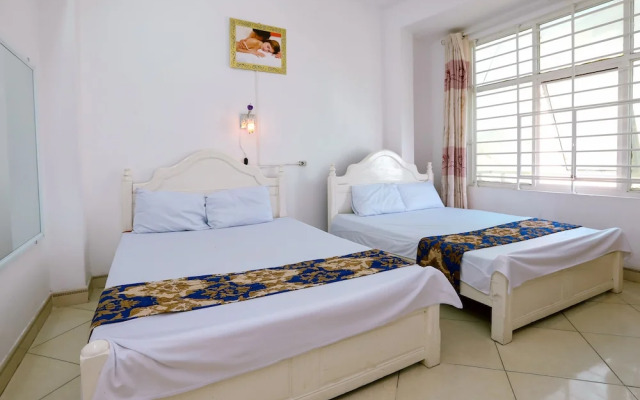 Huong Quynh Hotel