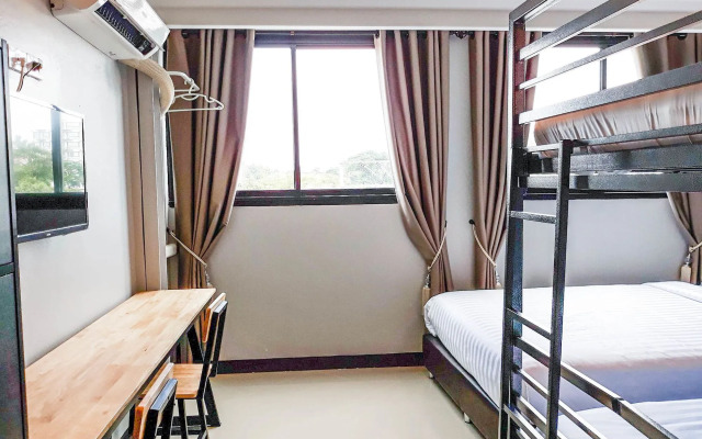 Lux Rooms Night Bazaar